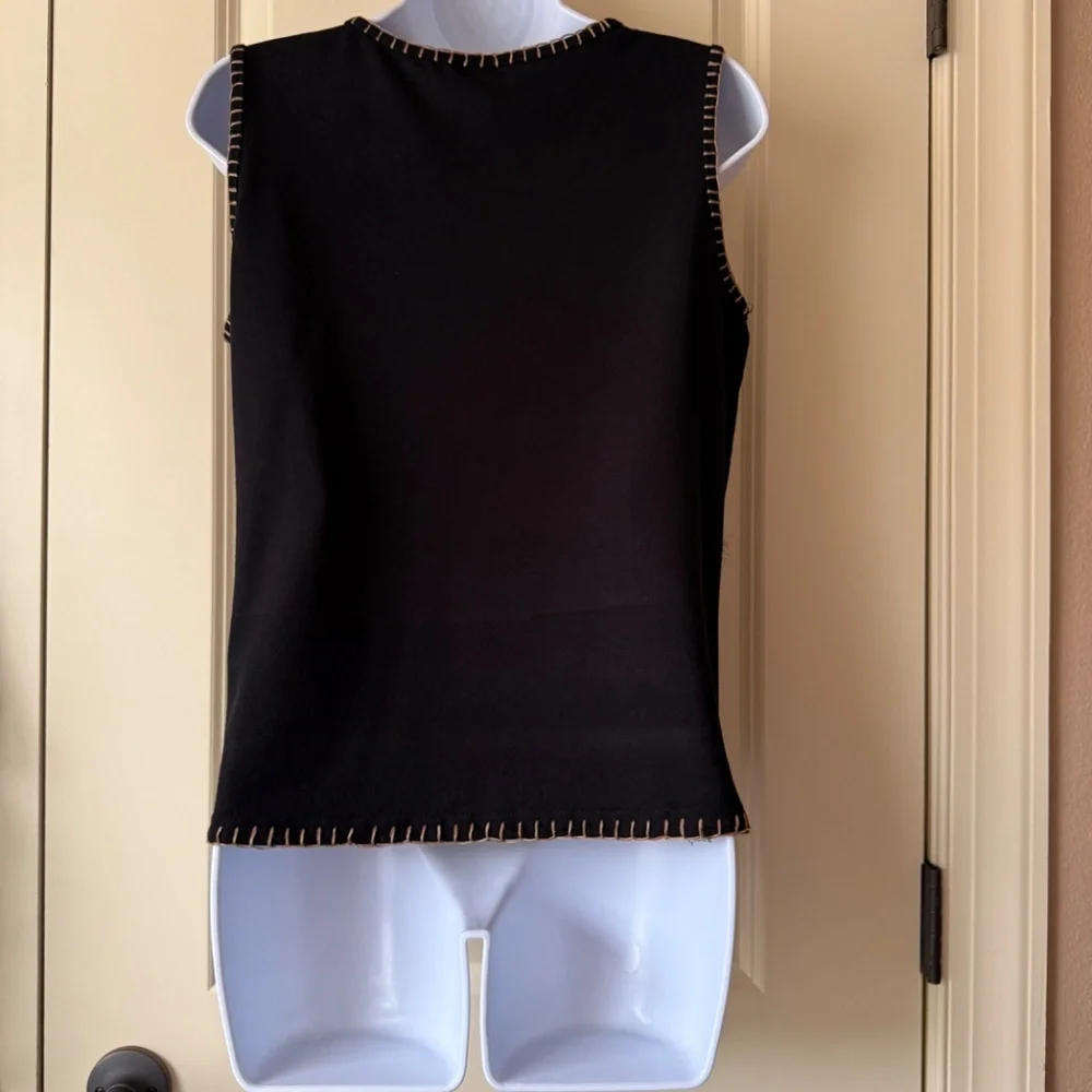 West End Embroidered Tank size Medium - Picture 4 of 10